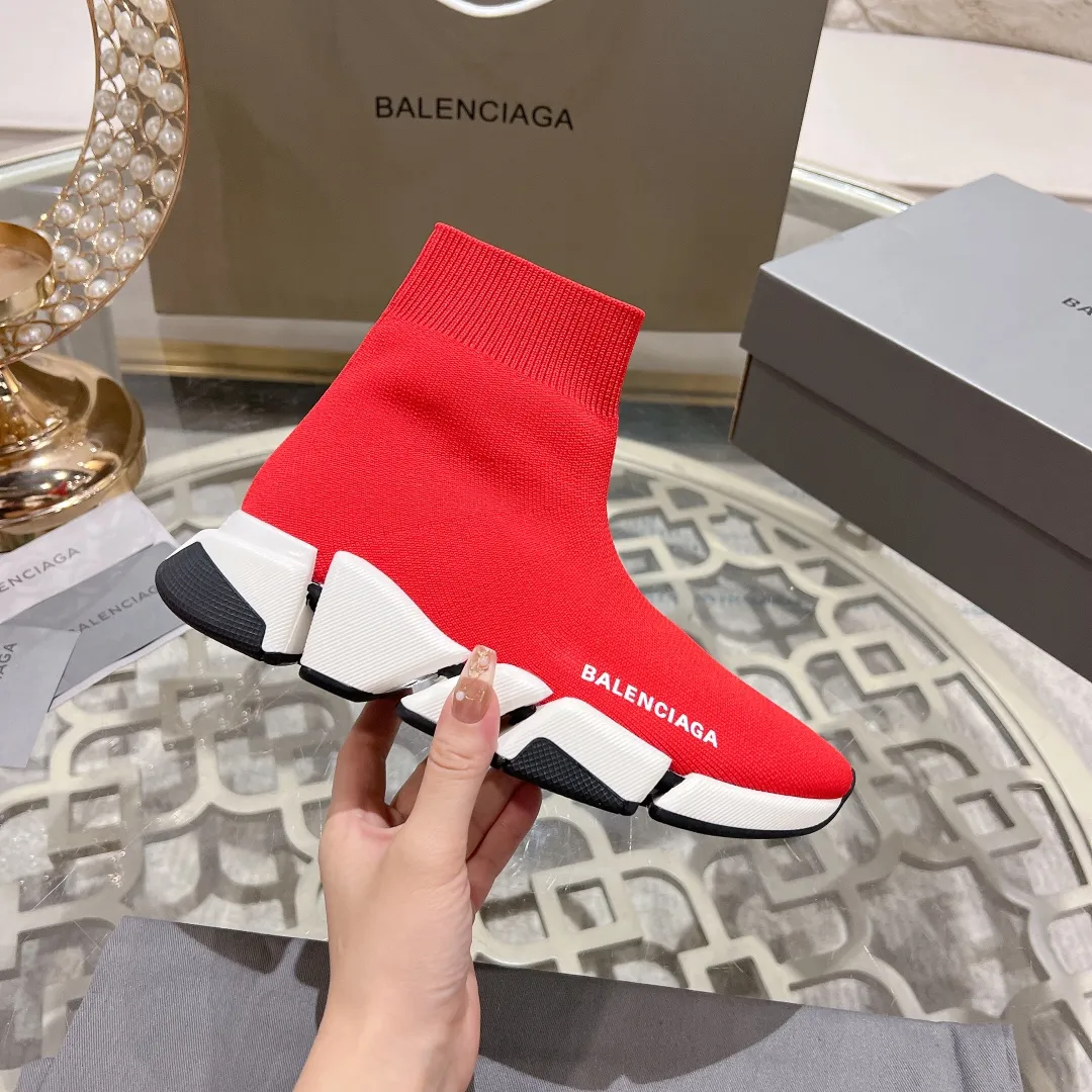 👟👟Ex-factory price 520👟👟 【Balencia**】The latest ✅SPEED2.0 multi-compression molded combination outsole from Paris* ✅ ⚠️Balencia’s top couple socks and shoes❗️ 🌟Original purchase and development! The top version on the market, with upgraded quality, every detail including packaging is compared to ZP! Newly upgraded TPU vacuum molded combination outsole! More comfortable and easy to wear! 3D knitted fabric is breathable and does not deform! The logo is the same as the original one, please distinguish it from the market currency! ⚠️Balenciaga’s latest packaging! 🔸Couple size SIZE: 35-42 (can be customized from 41)